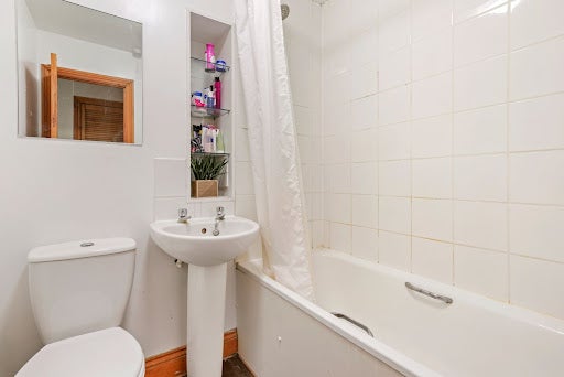 Room Chippenham Road in City of Westminster