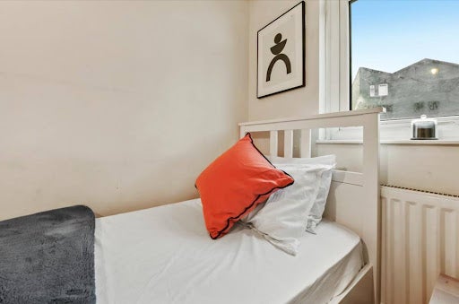 Room Chippenham Road in City of Westminster