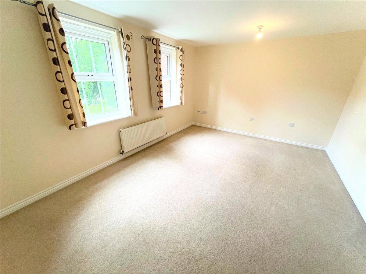 Flat Disraeli Crescent in Erewash