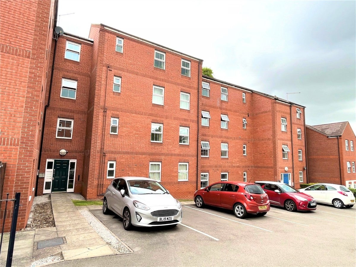 Flat Disraeli Crescent in Erewash