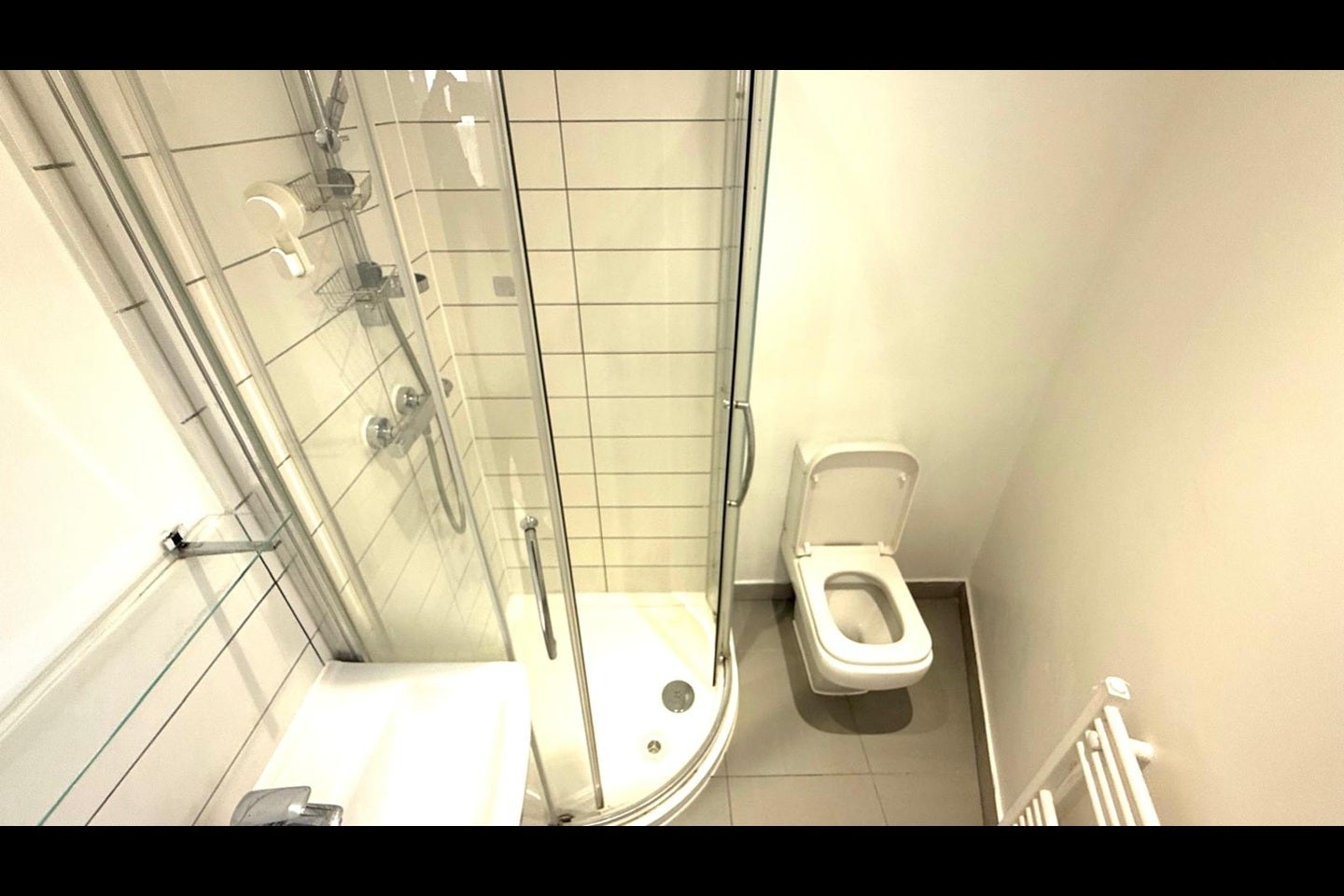 Flat Lynwood Close in Greater London
