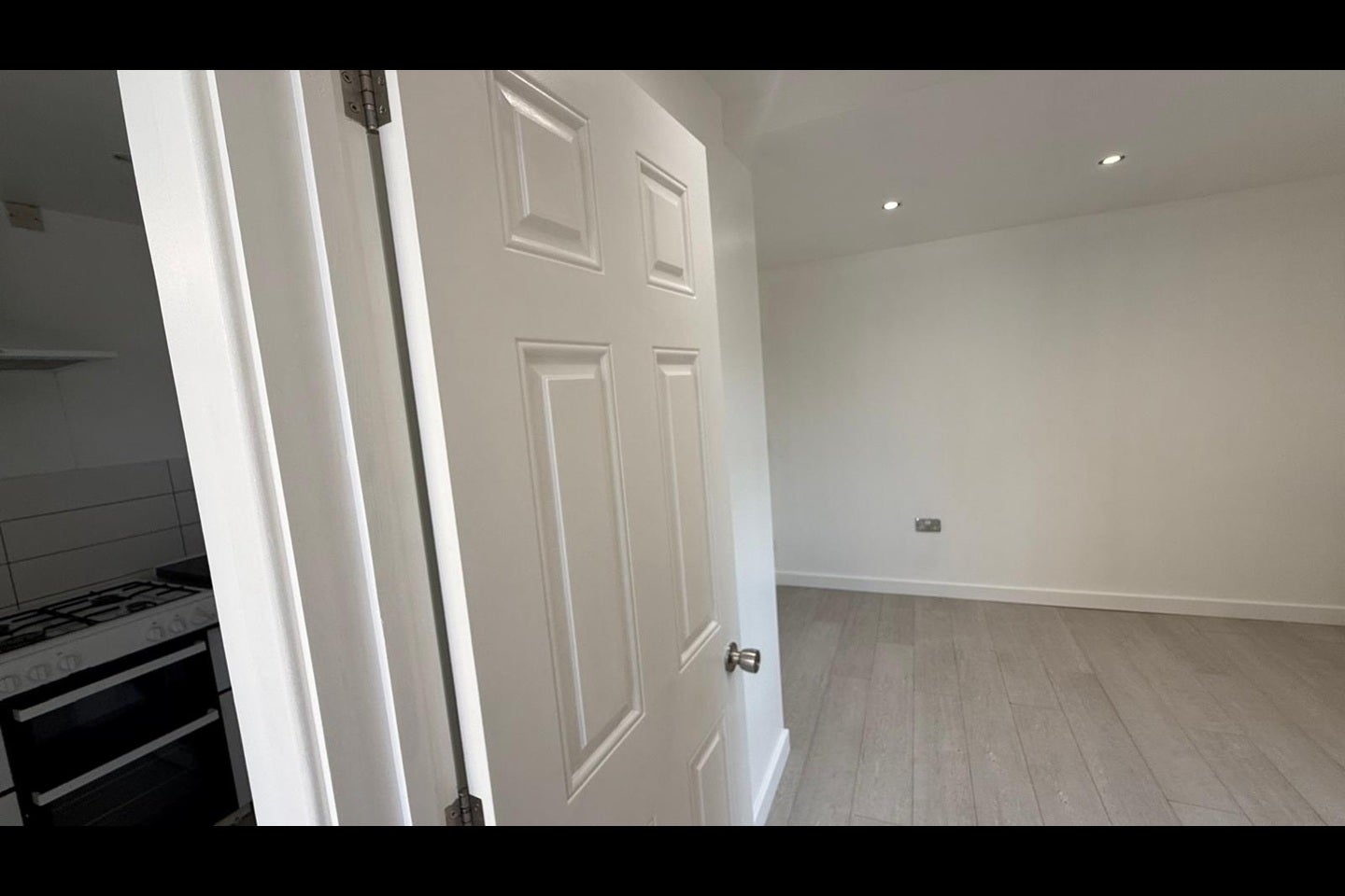 Flat Lynwood Close in Greater London