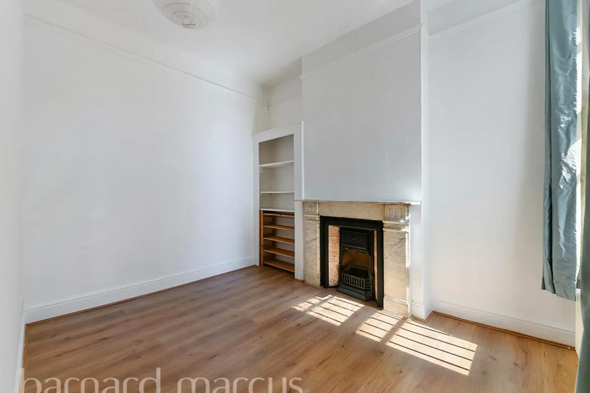 Flat Hillfield Park in Greater London