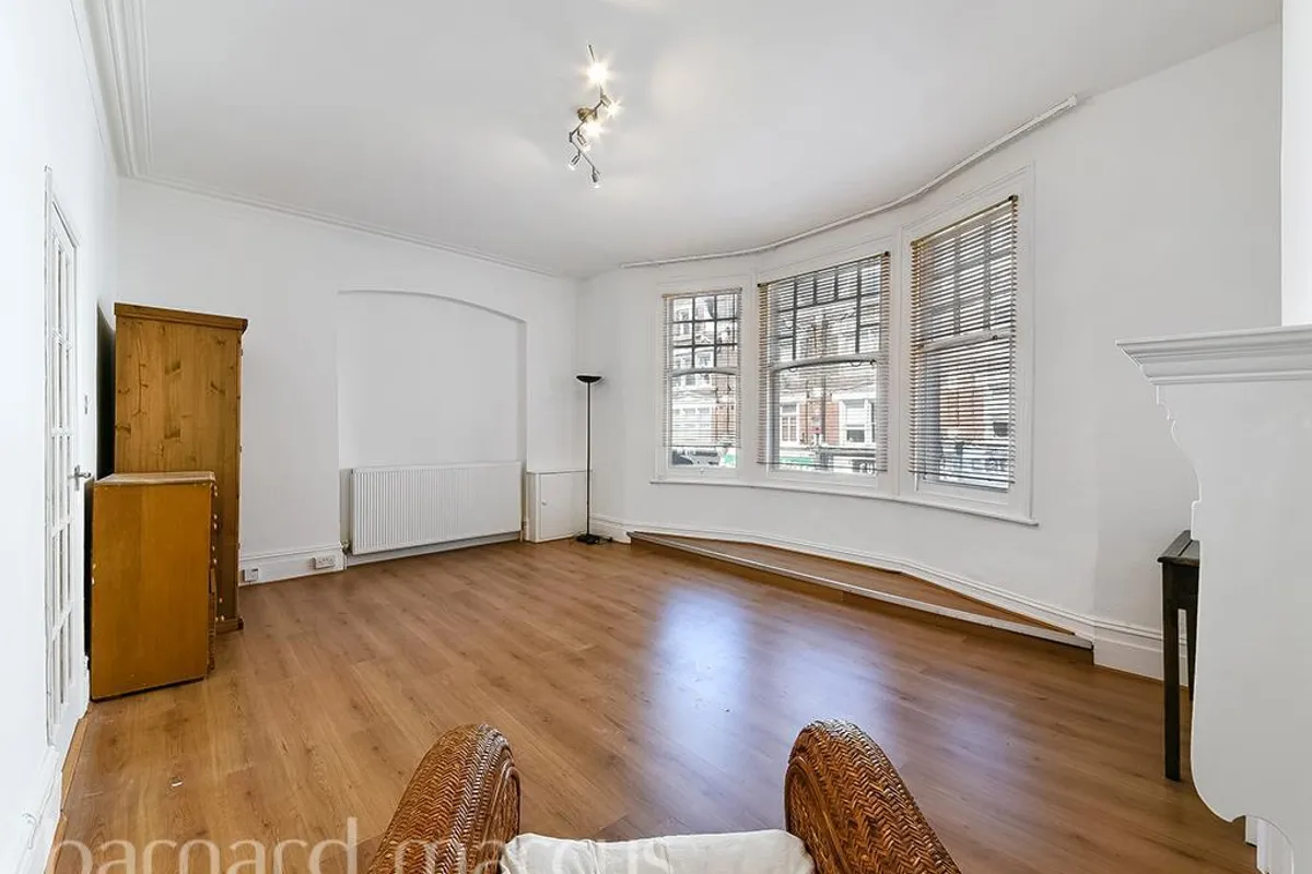 Flat Hillfield Park in Greater London