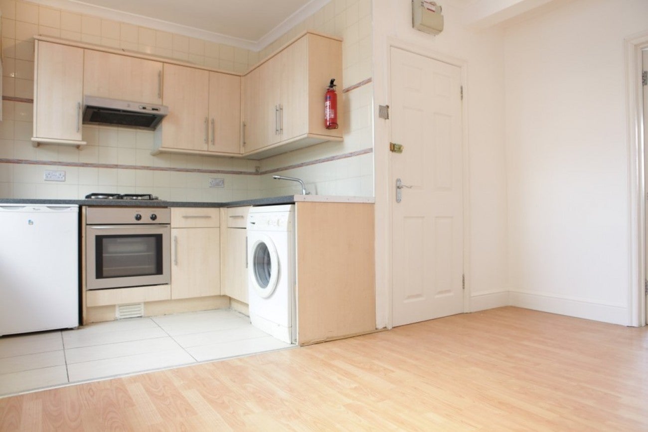 Flat Morley Road in Greater London