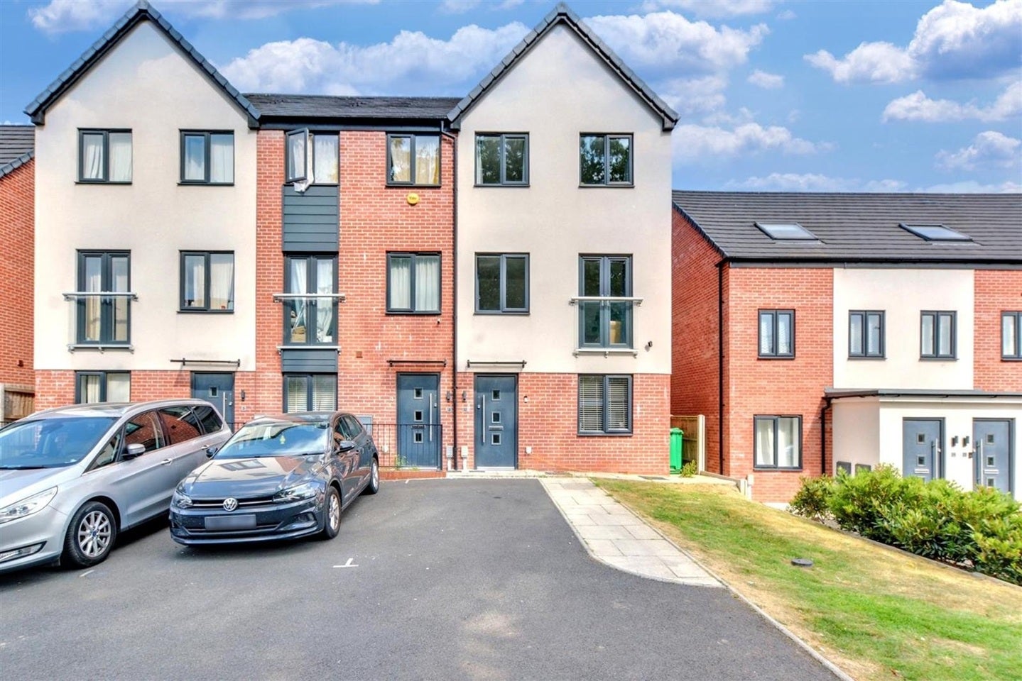 Room Leaning Row in Nottingham