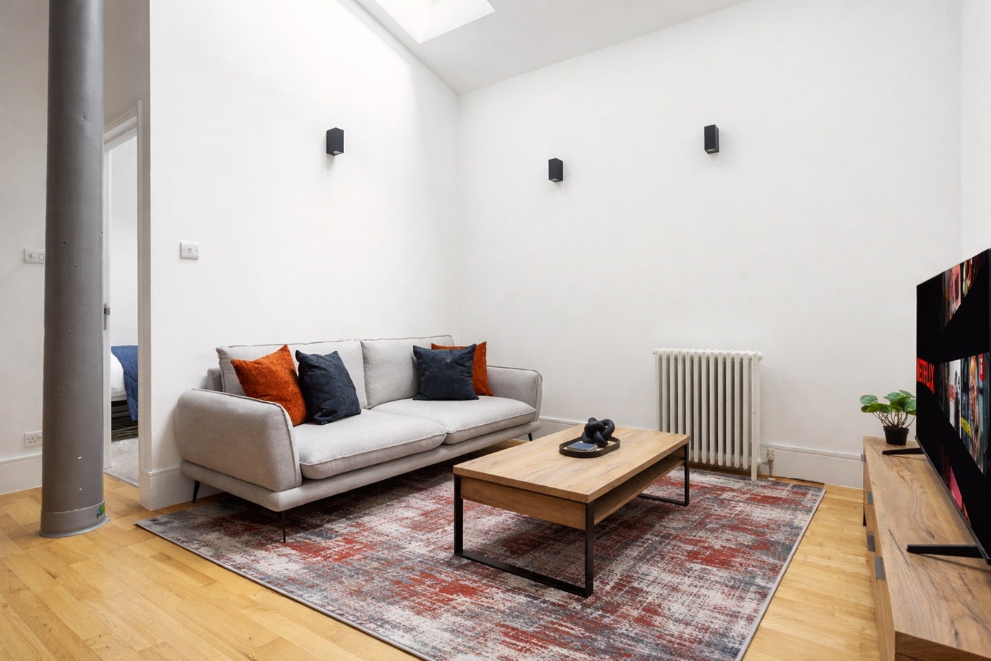 Flat Albion Yard in Greater London