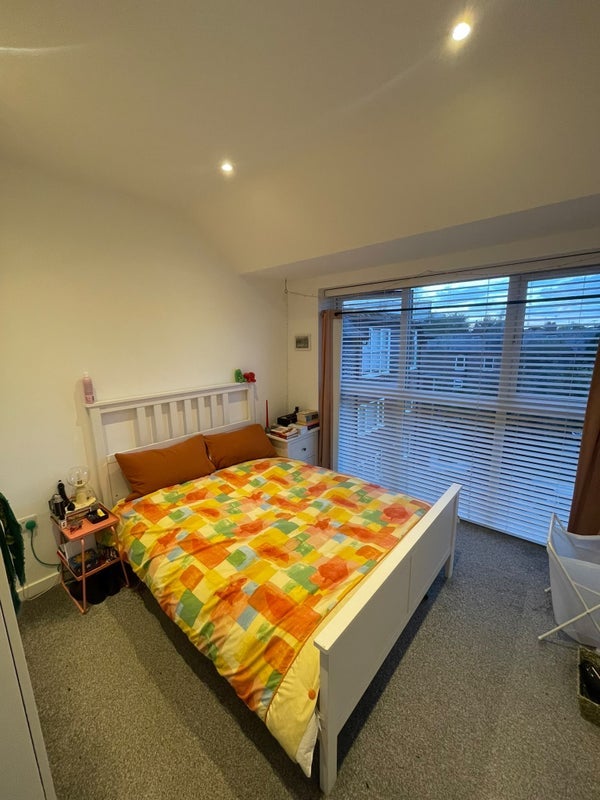 Room Henwood Road in Manchester