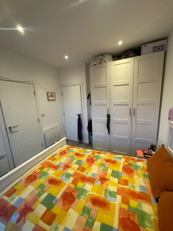Room Henwood Road in Manchester