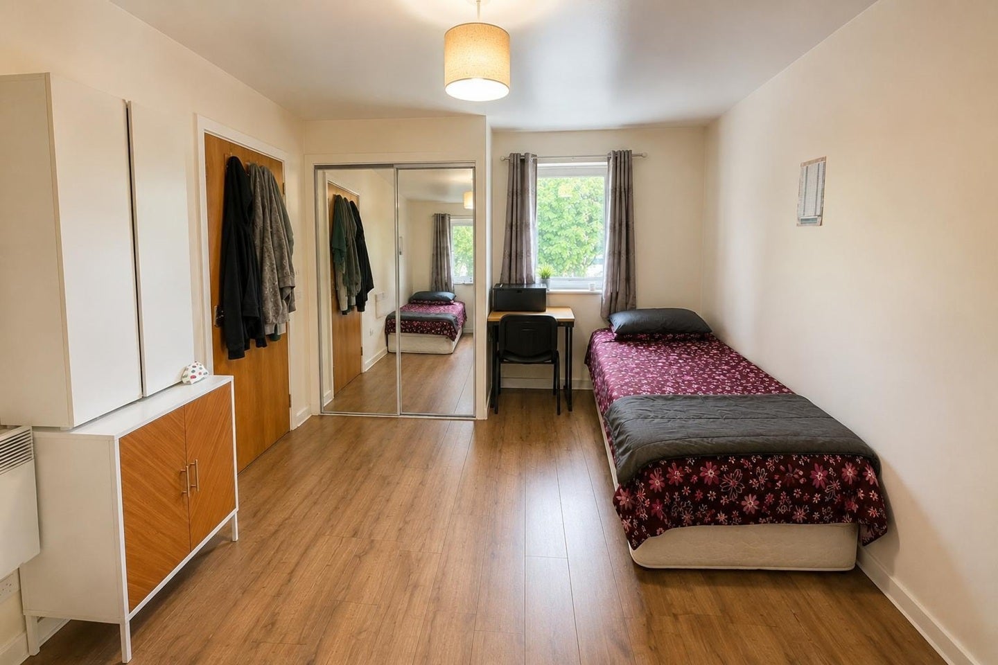 Room Chamberlain Close in Greater London