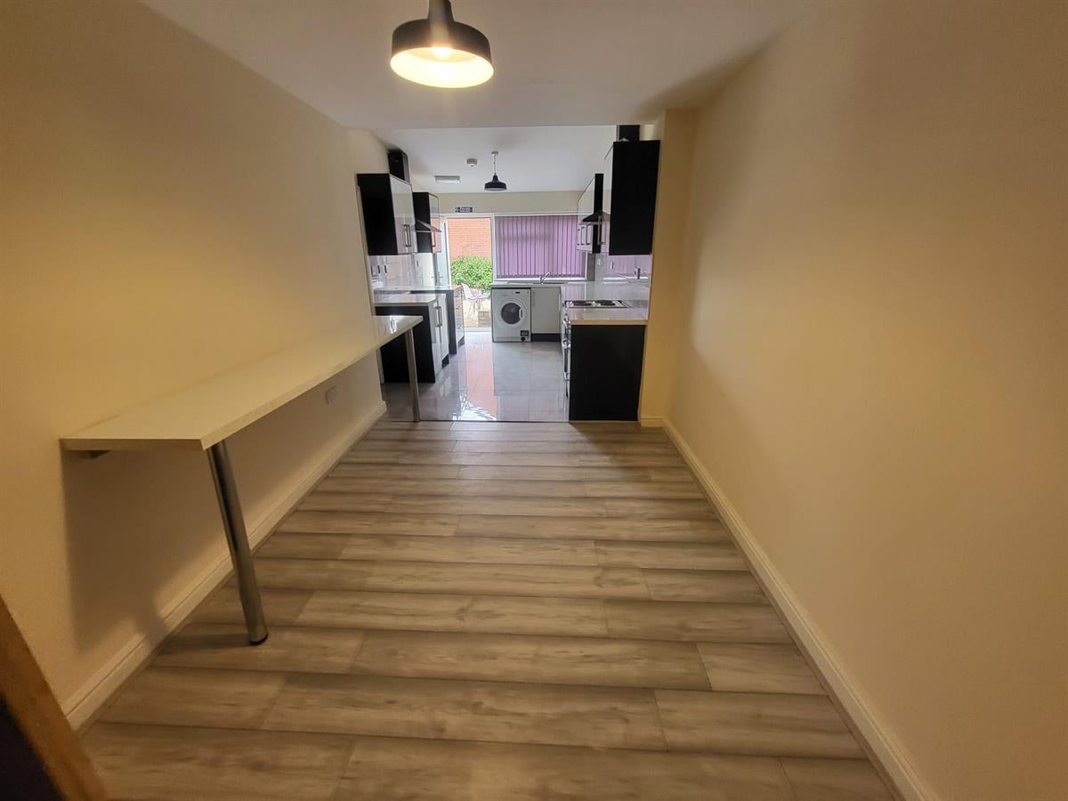House Dereton Close in Brierley Hill