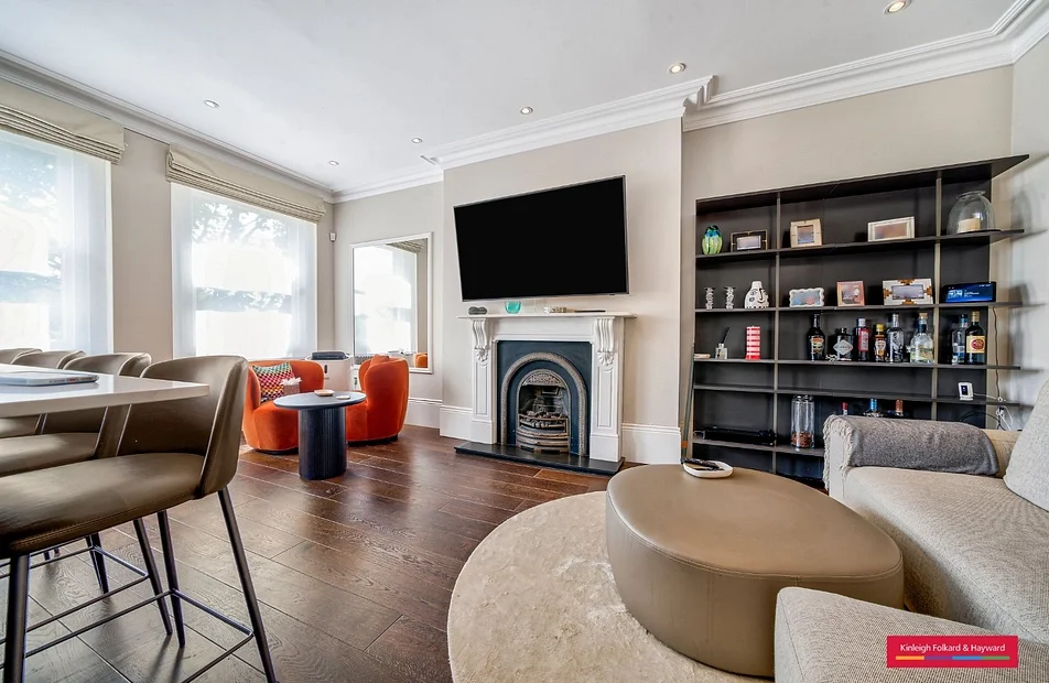 Flat Fellows Road in Greater London
