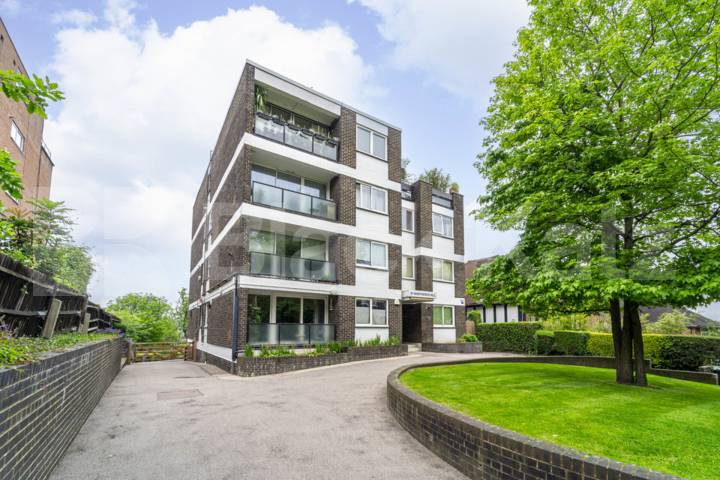 Flat Park Road in Greater London