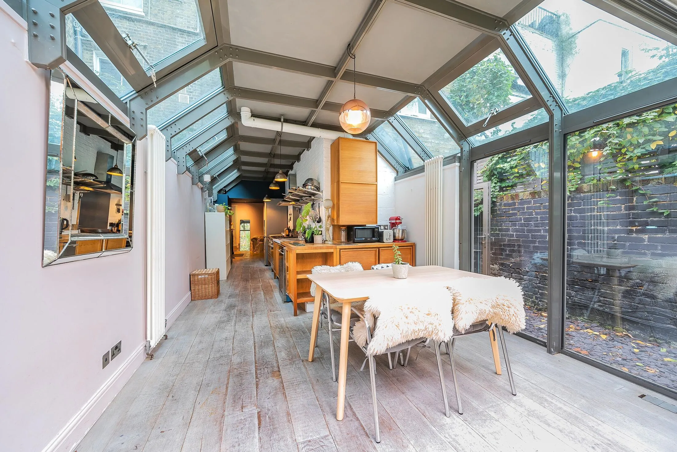 Flat Lillie Road in Greater London