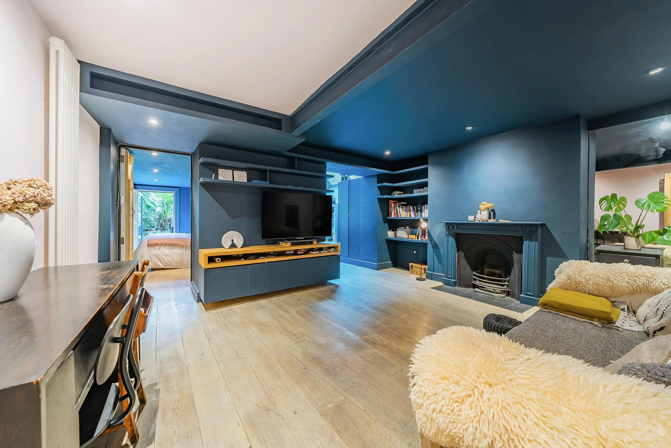 Flat Lillie Road in Greater London
