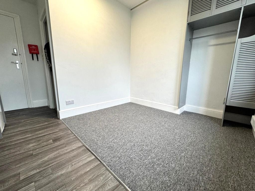 Flat Whitecross Road in Hereford