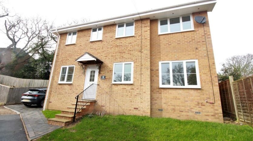 House Dove Close in Ryde
