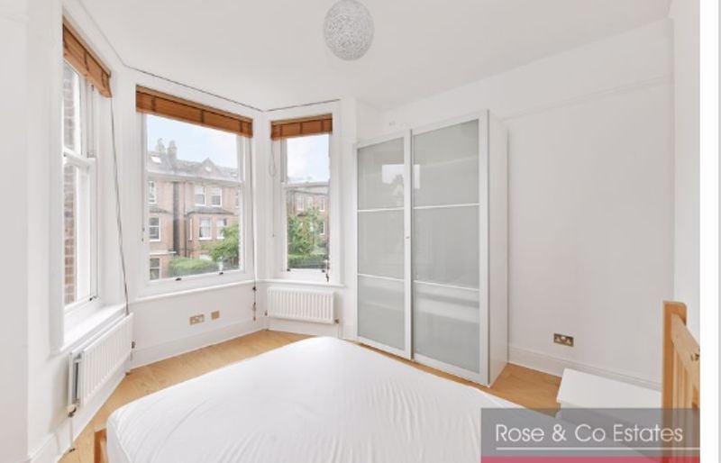 Flat Greencroft Gardens in Greater London