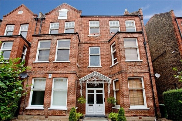 Flat Greencroft Gardens in Greater London