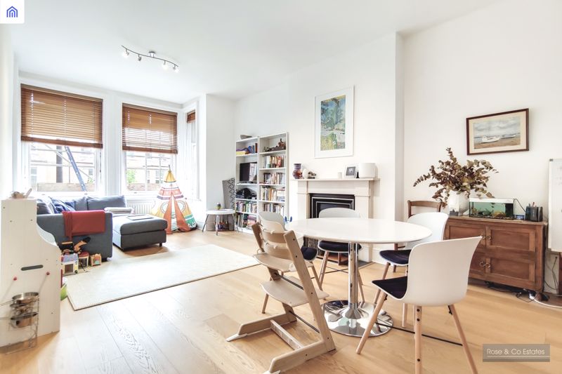 Flat Greencroft Gardens in Greater London