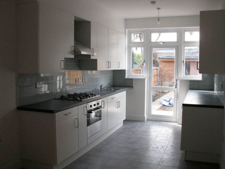 Flat Eastern Avenue in Greater London