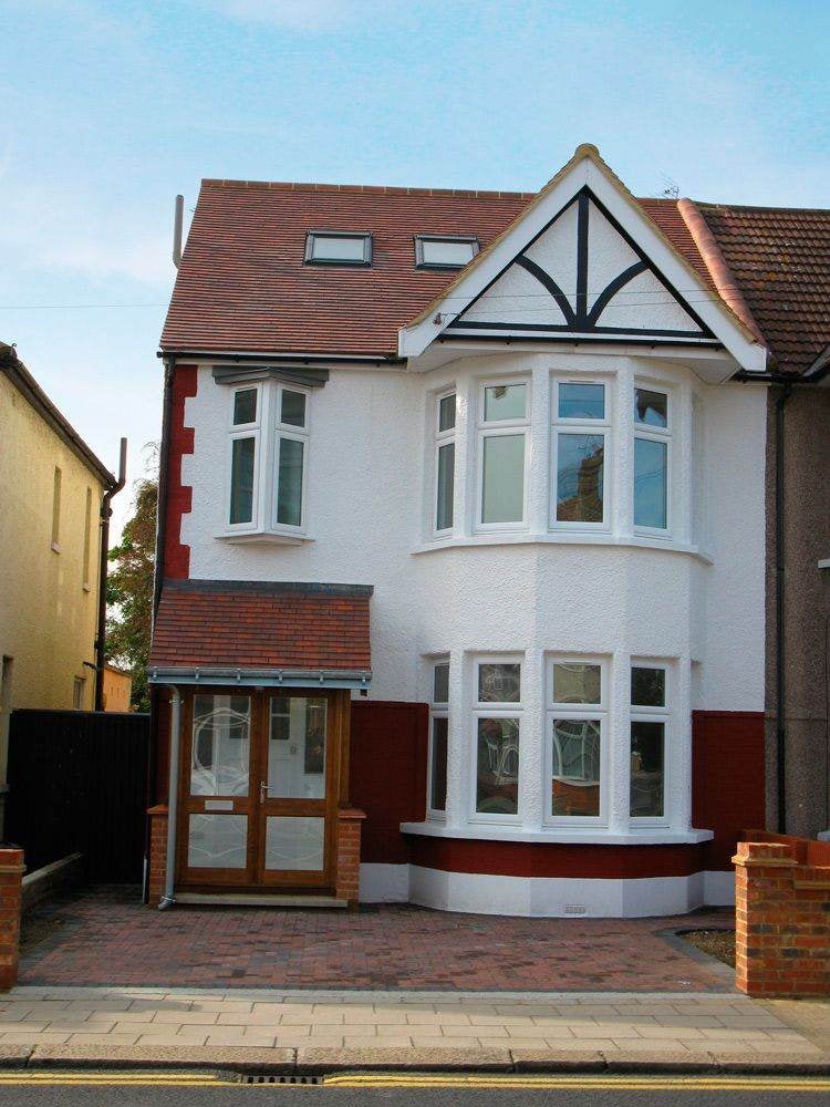 Flat Eastern Avenue in Greater London