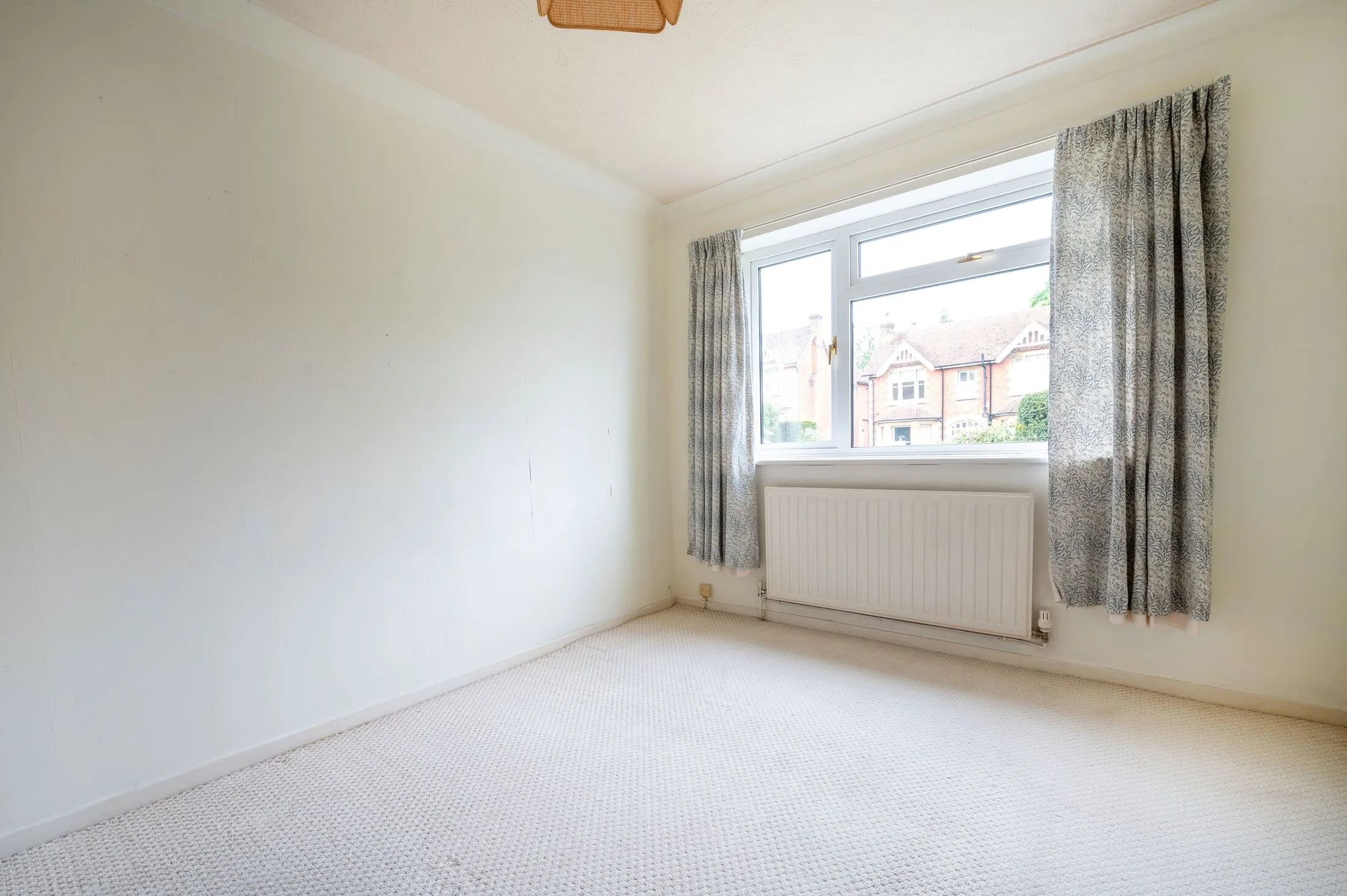Flat Harvey Road in Guildford