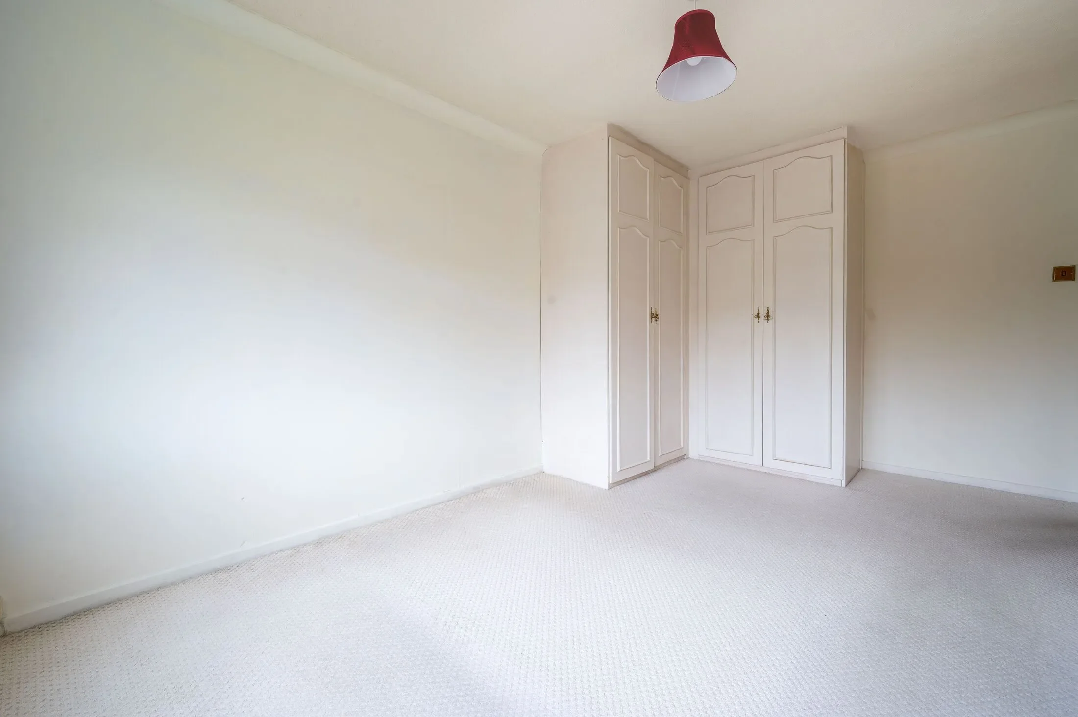 Flat Harvey Road in Guildford