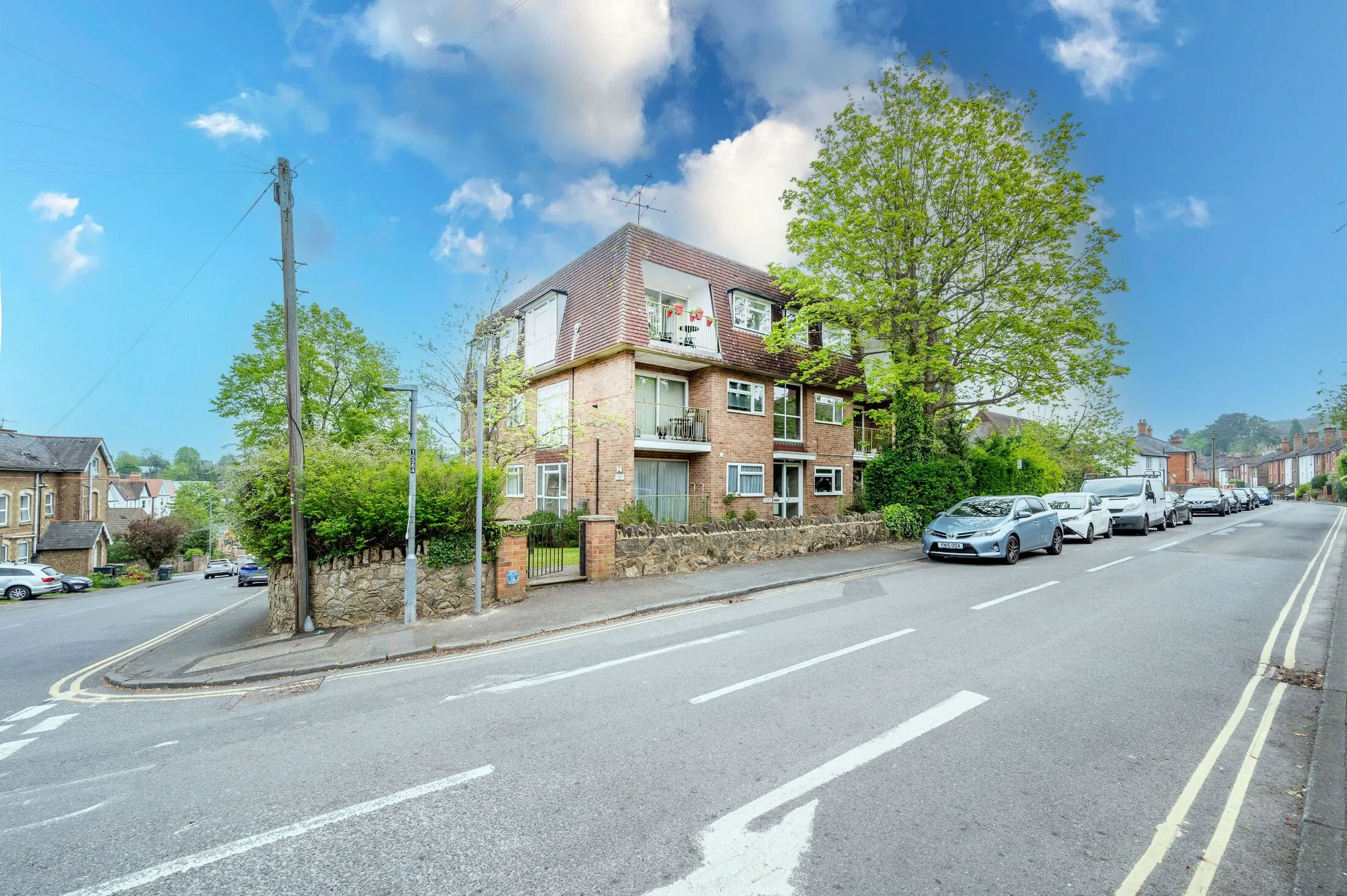 Flat Harvey Road in Guildford