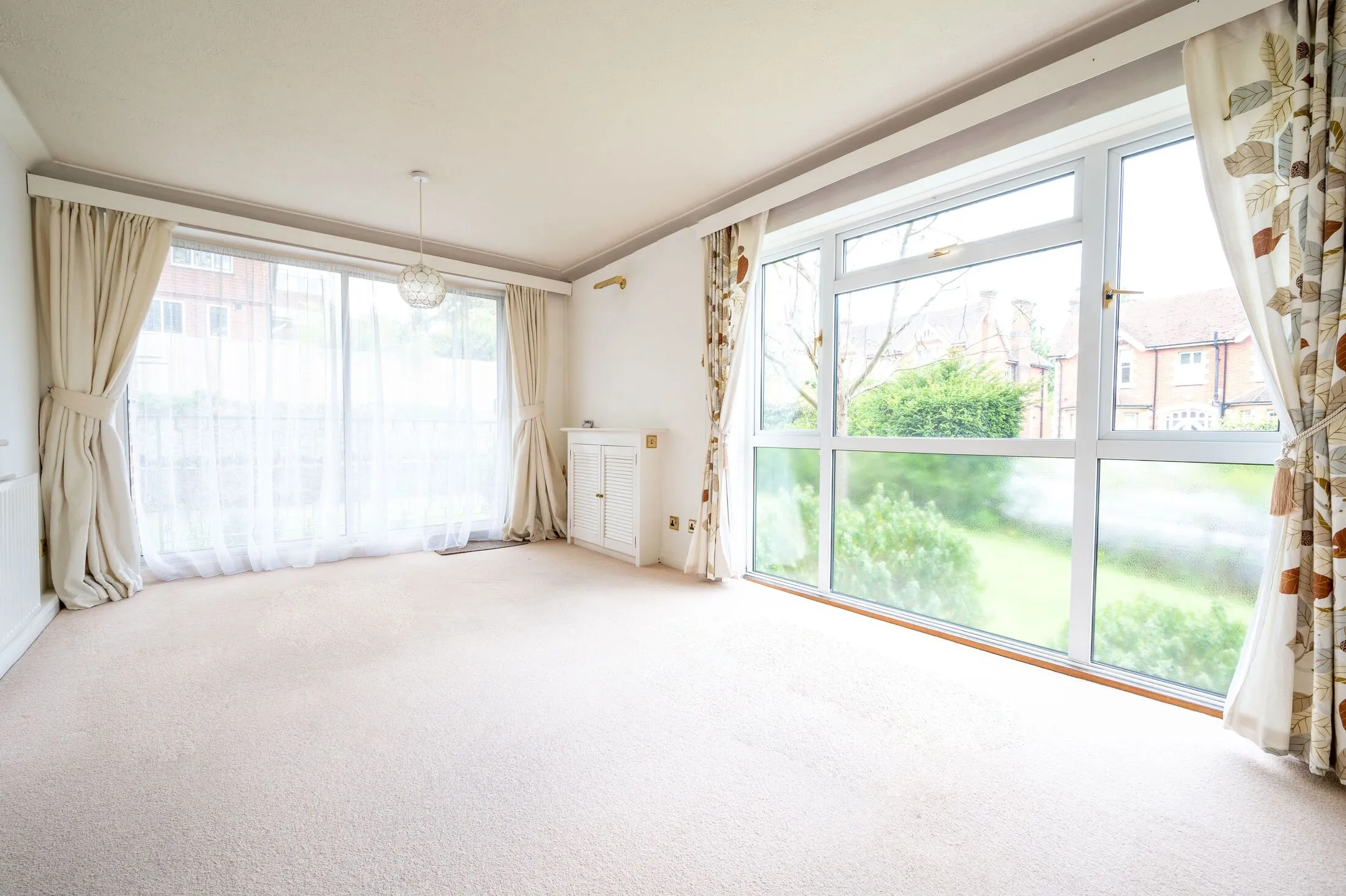 Flat Harvey Road in Guildford