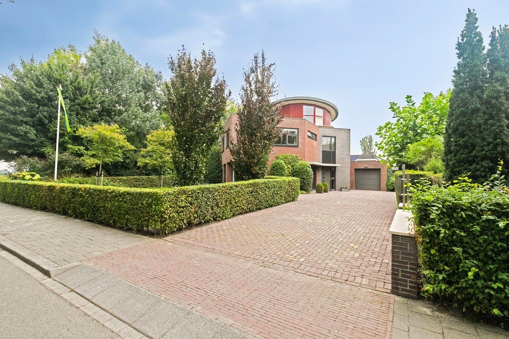 Huis A.J. Knipmeijerlaan 1 in Emmeloord