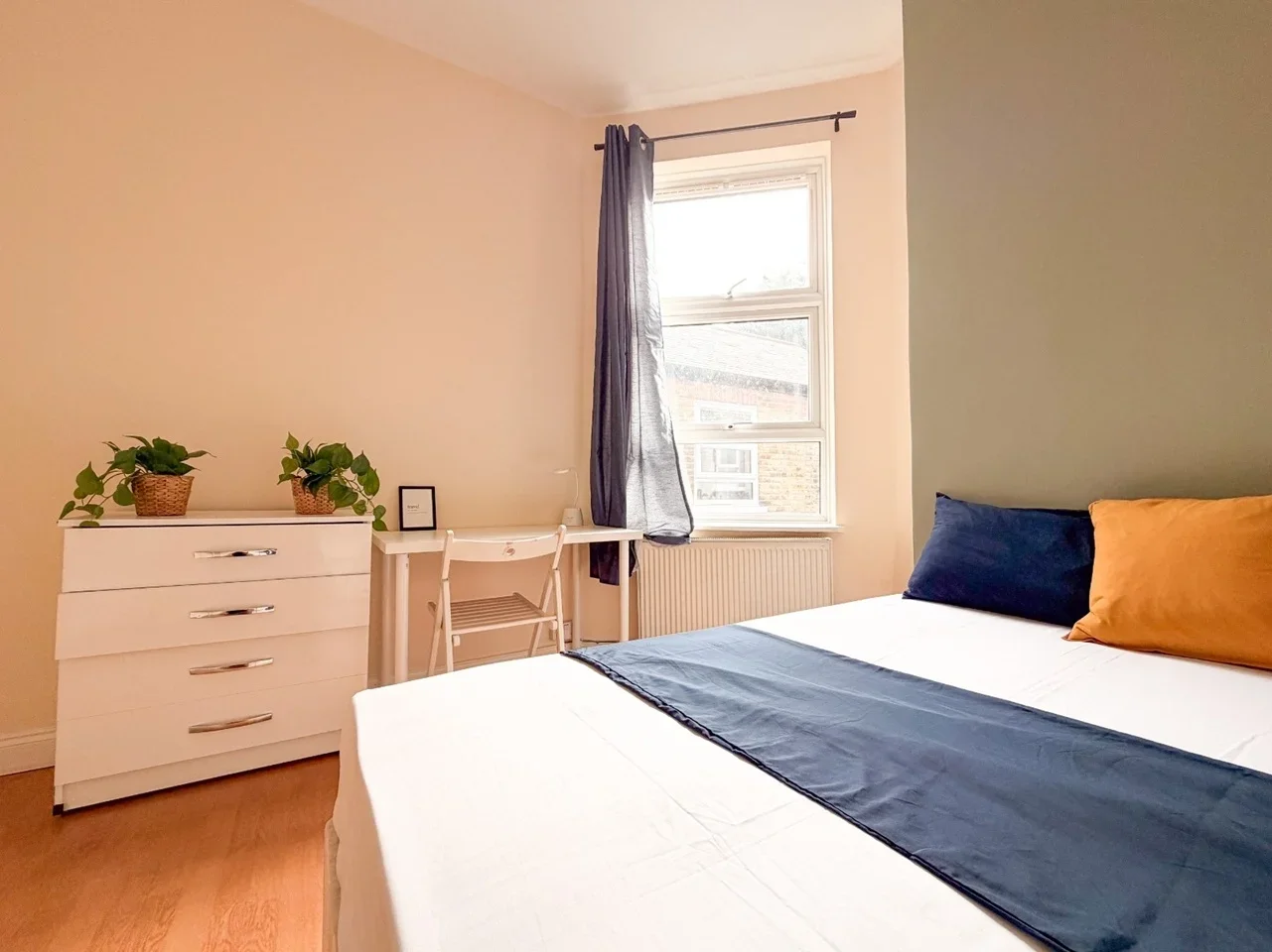 Room Rutland Park in Greater London