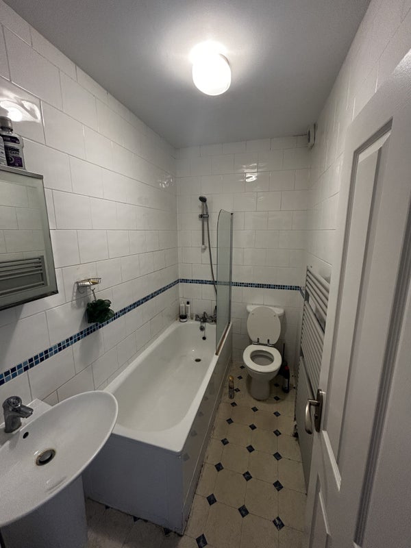 Room Northfield Avenue in Greater London