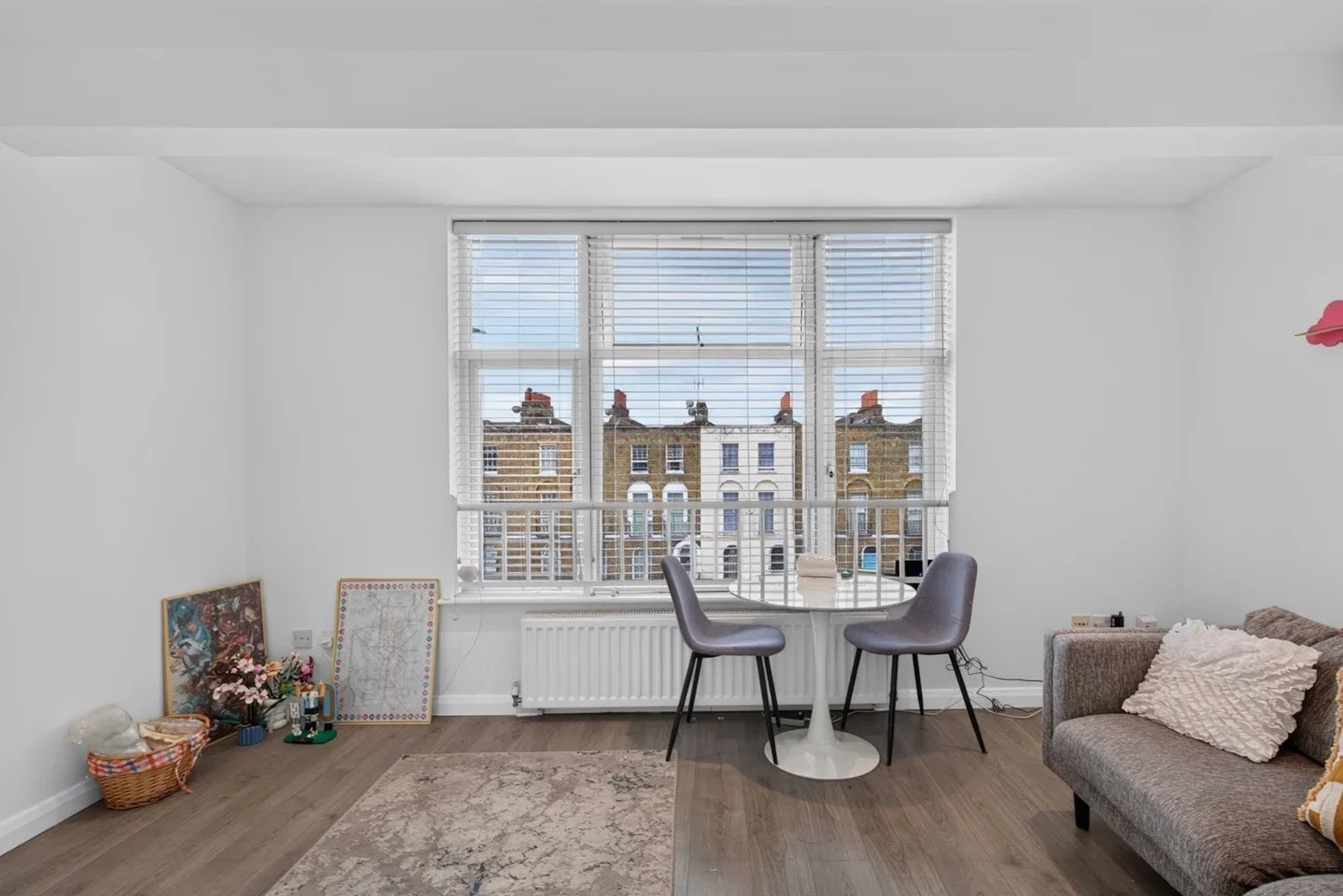Flat Commercial Road in Greater London