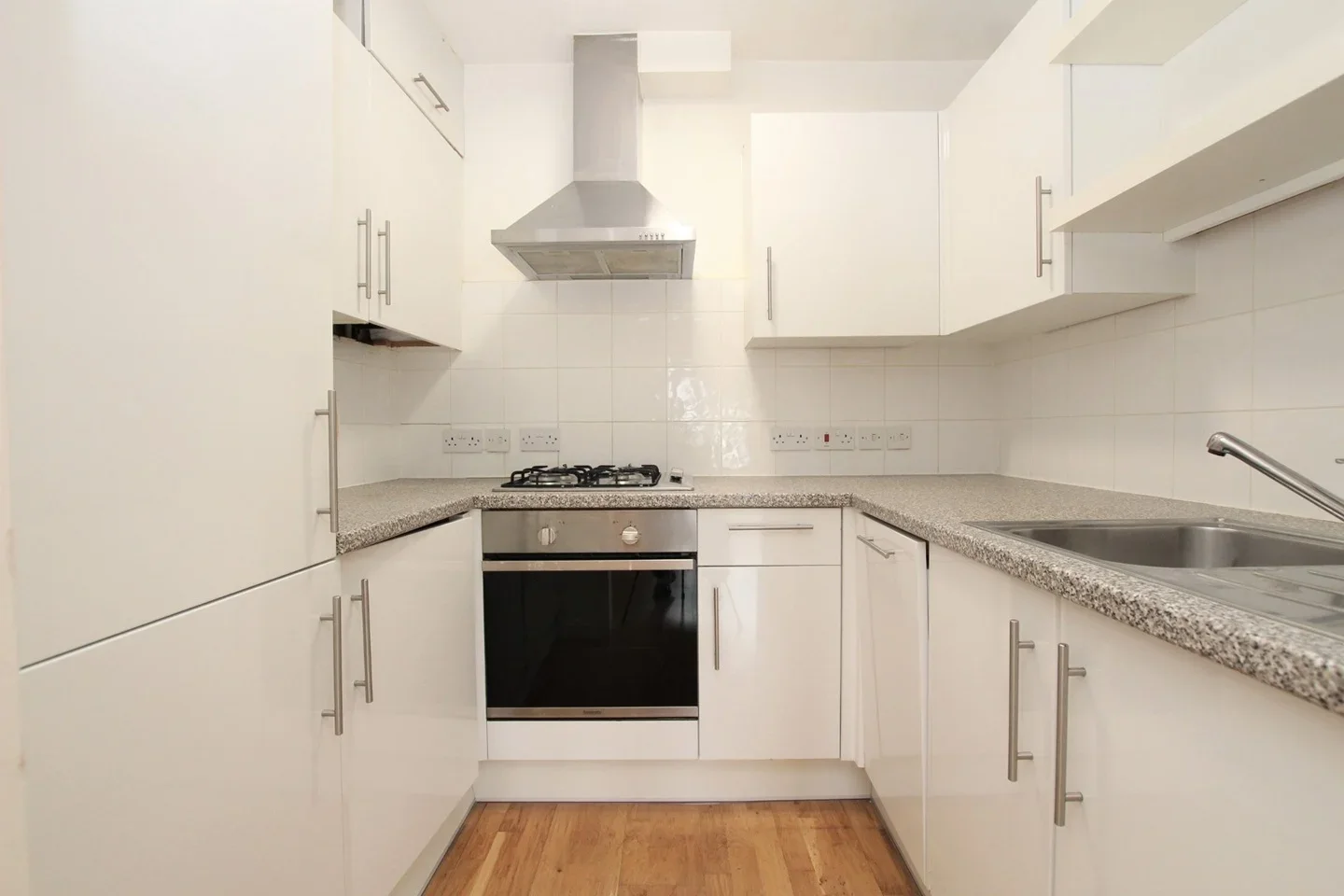 Flat Commercial Road in Greater London
