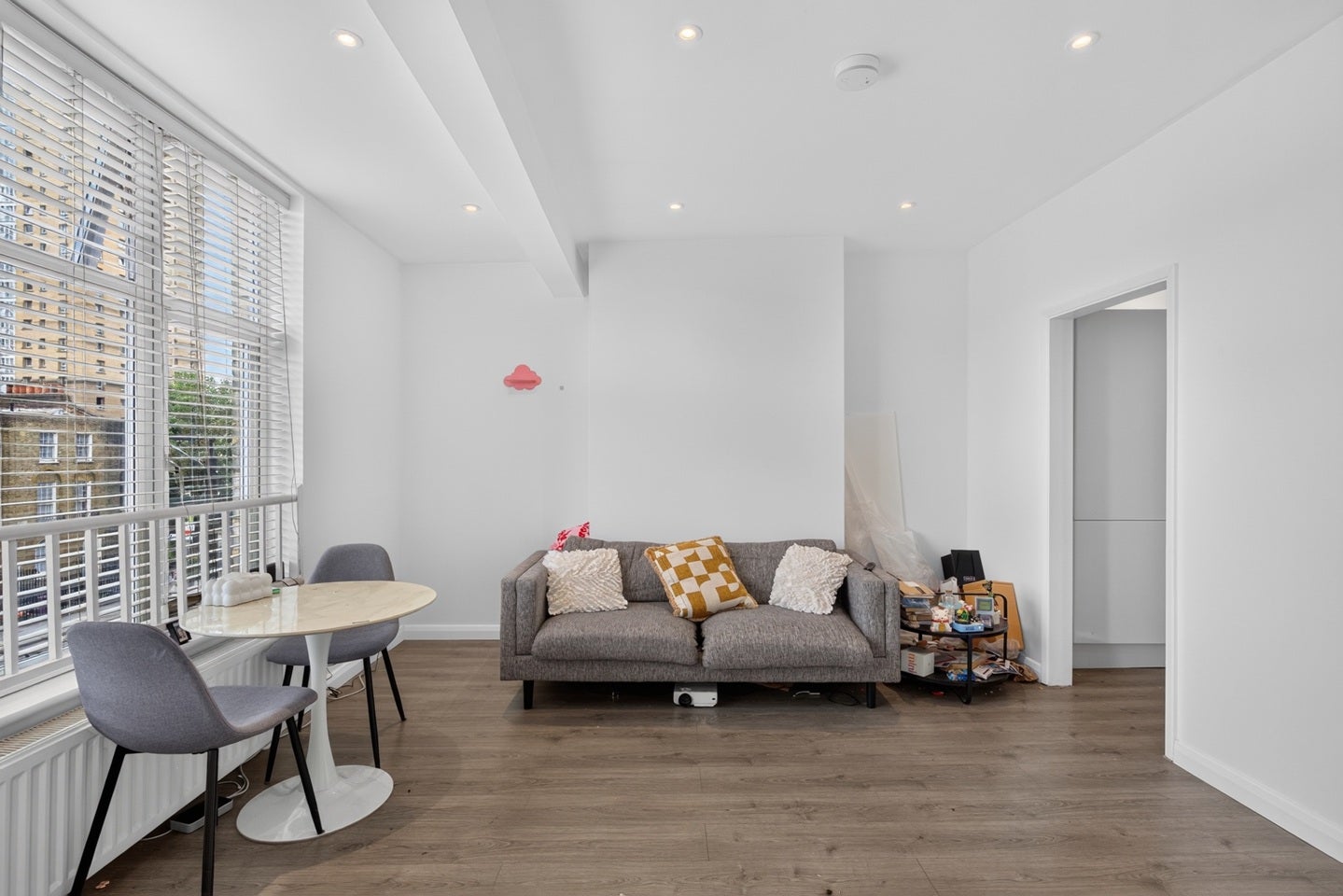 Flat Commercial Road in Greater London