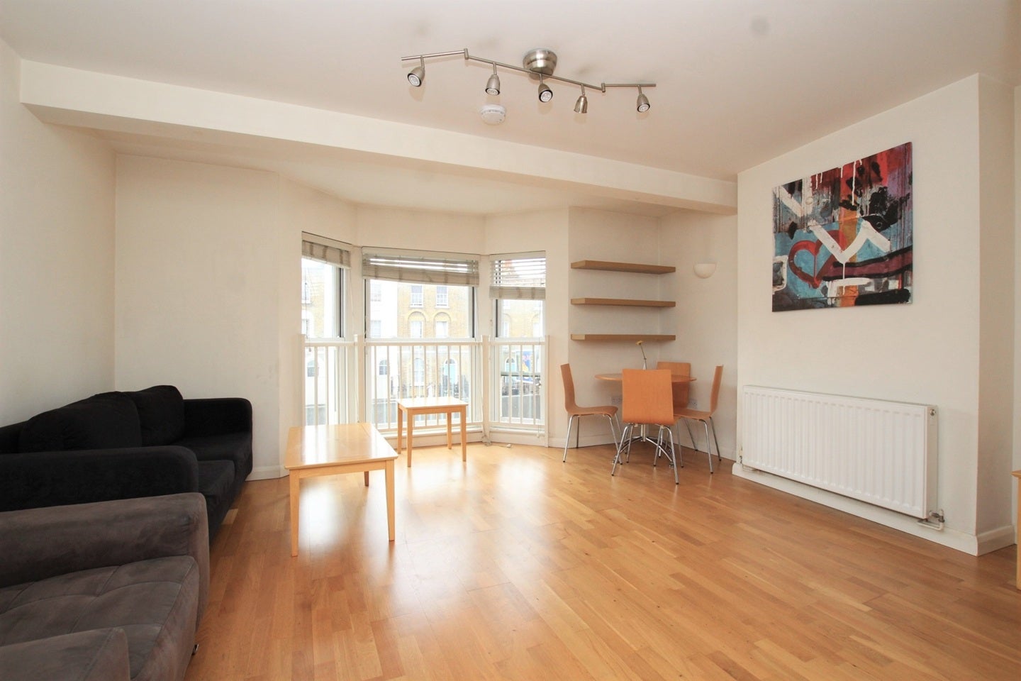 Flat Commercial Road in Greater London
