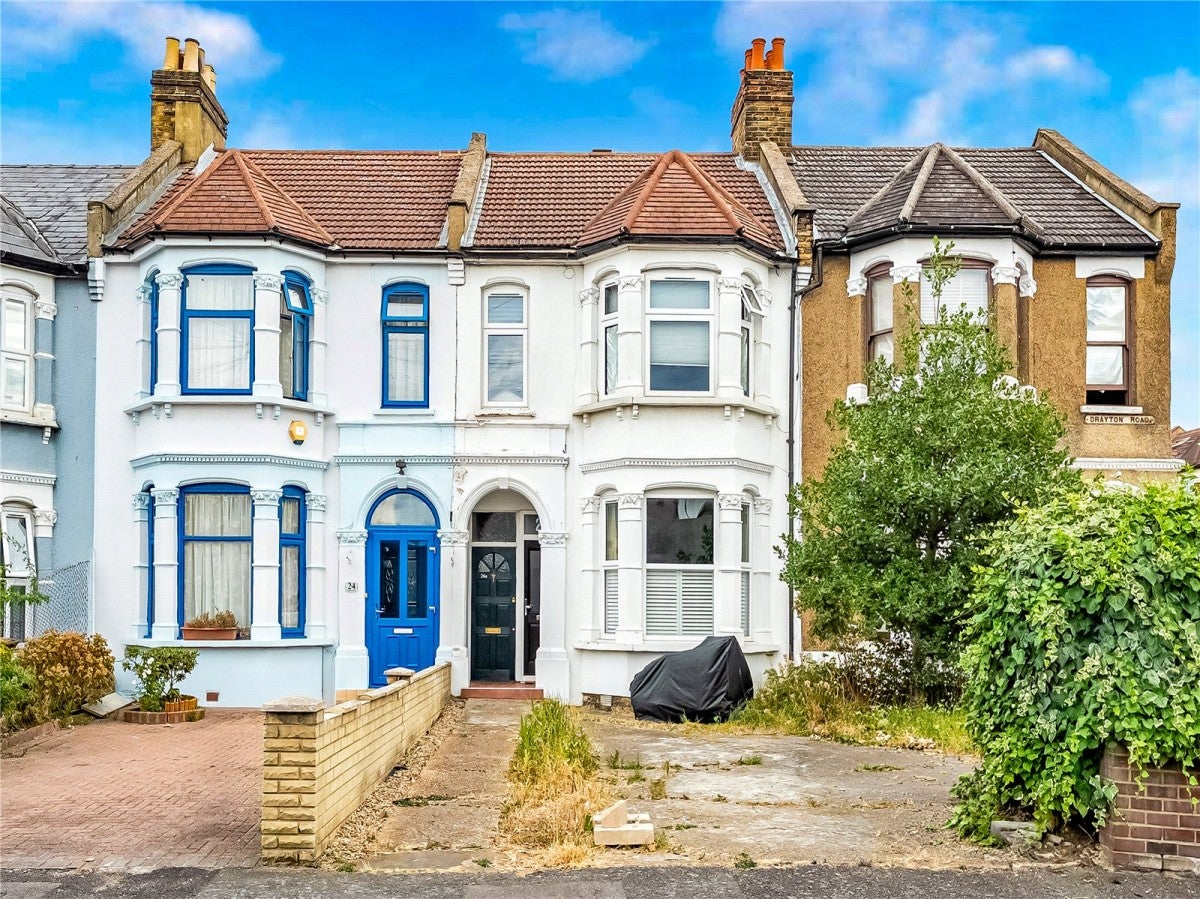 Flat Drayton Road in Greater London