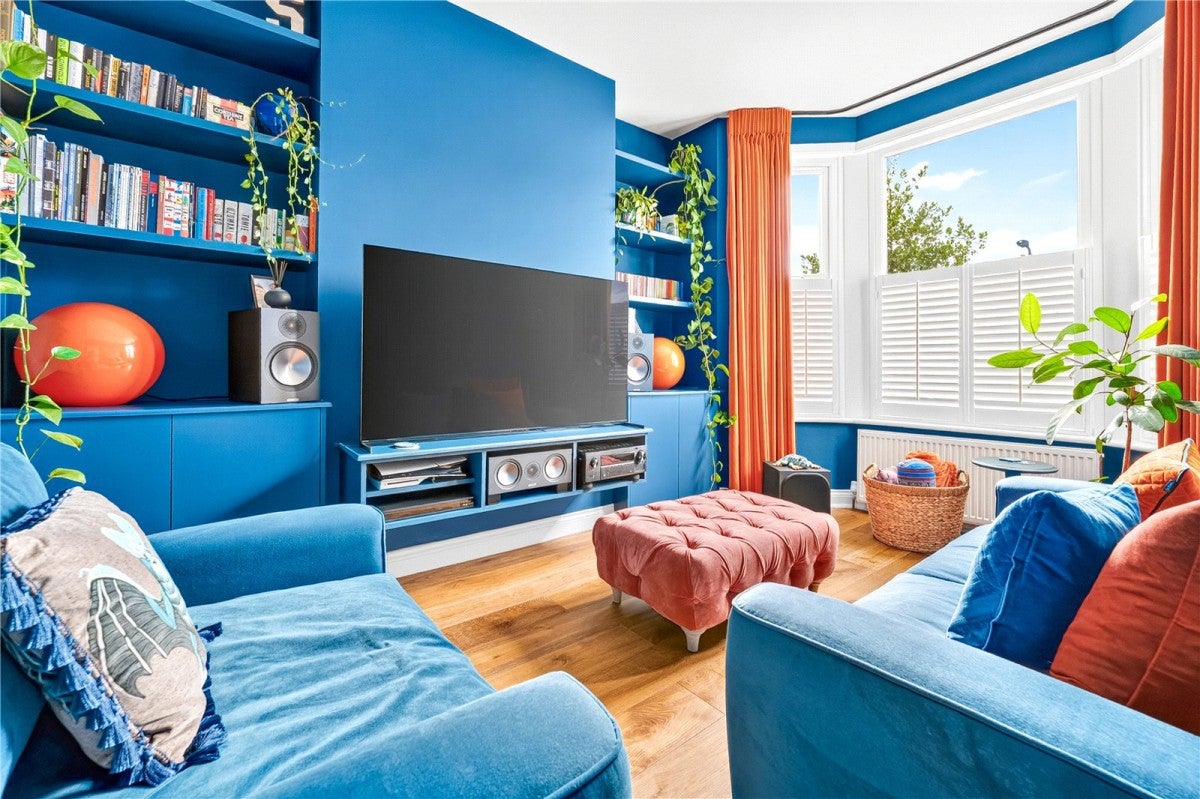 Flat Drayton Road in Greater London