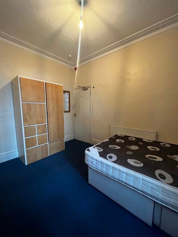 Room Harcourt Road in Bristol