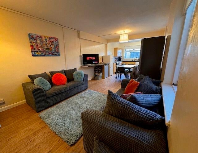 Room Harcourt Road in Bristol
