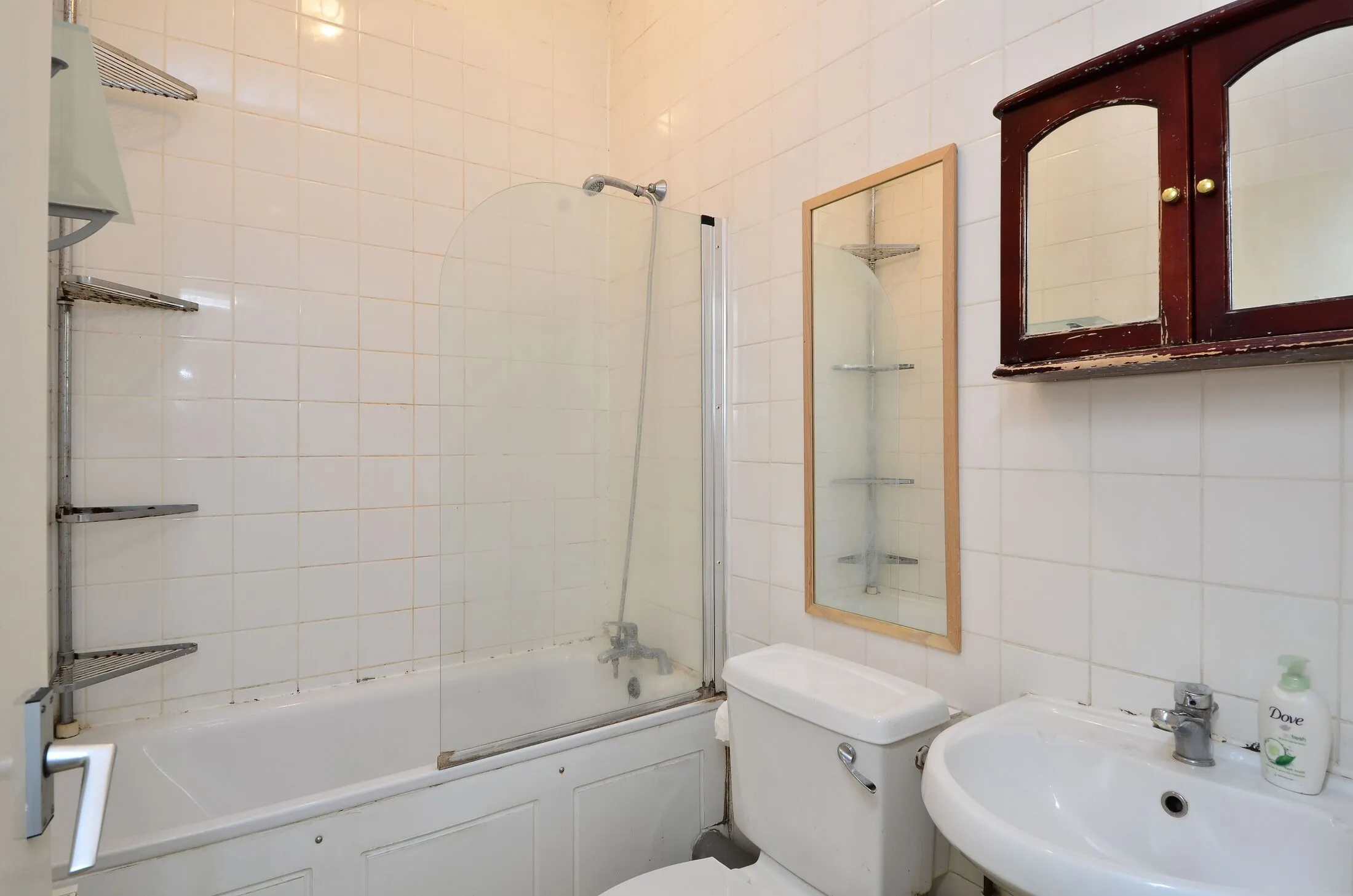 Flat Kempsford Gardens in Greater London