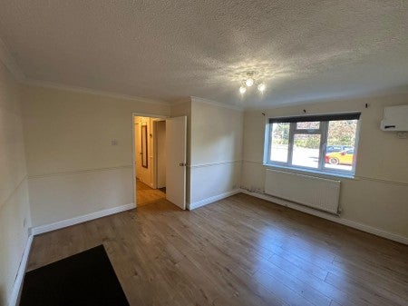 Flat Byron Road in Greater London