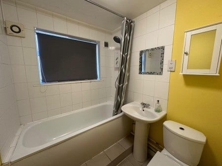 Flat Byron Road in Greater London