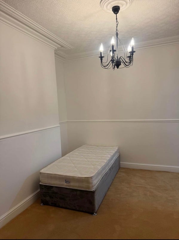 Room Back St Helens Road South in Bolton