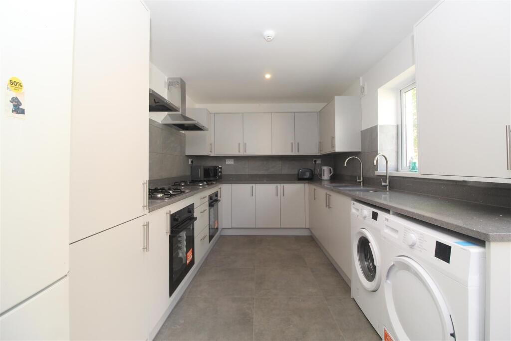 Room Colum Road in Cardiff