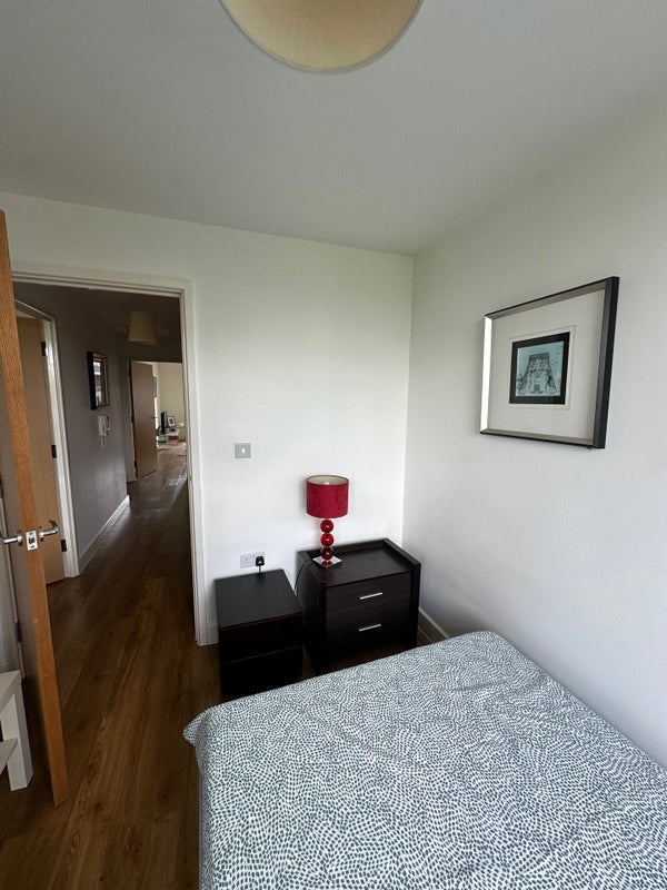Room Needleman Street in Greater London