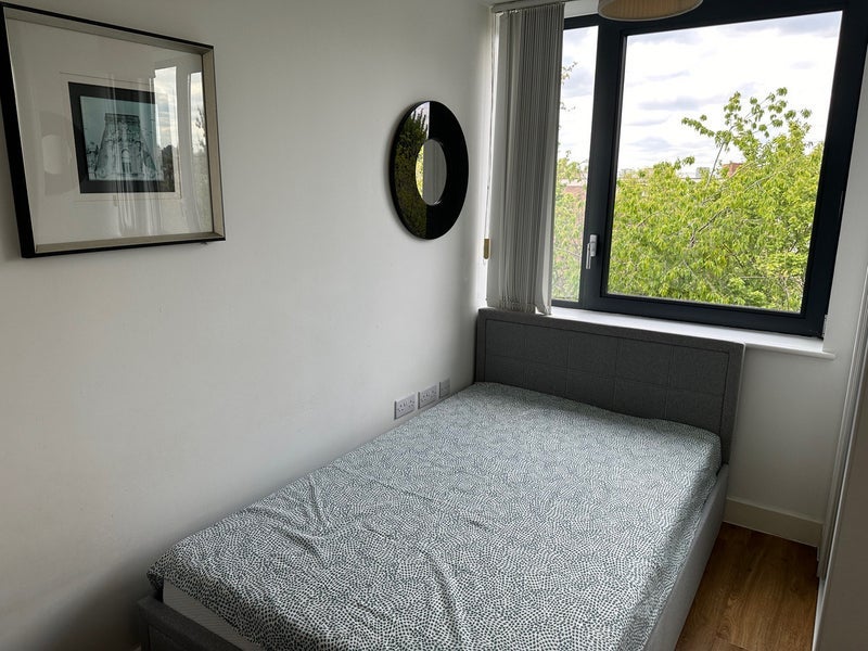 Room Needleman Street in Greater London