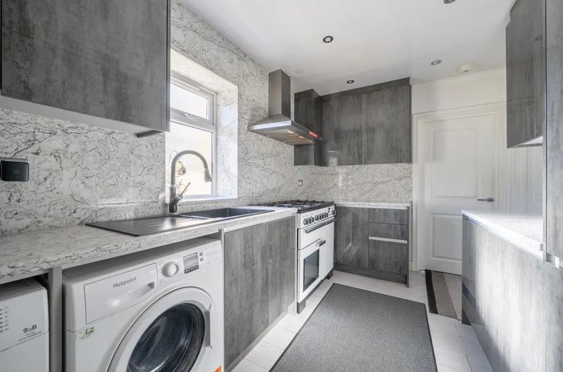 Room Bradley Road in Slough