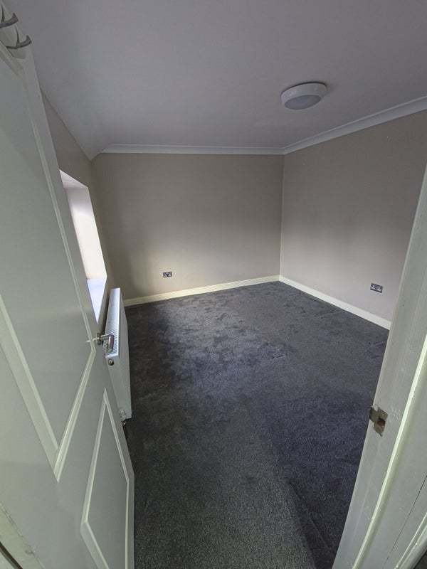 Room Bradley Road in Slough
